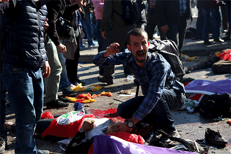 Treinta muertos en dos explosiones en la capital turca